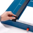 Kép 4/4 - DAHLE Papírvágó 567, A4, 35 lap 70gr) - (Commercial-quality guillotine with manual D-bar clamp)