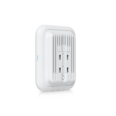 UBiQUiTi Wireless Access Point TriBand 1x2500Mbps, 5,3Gbps, 2x2 MIMO, POE nélkül, Falra rögzíthető - U7-OUTDOOR